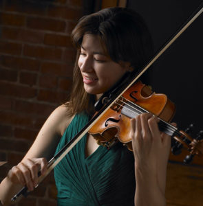 Stephanie Zyzak, violin