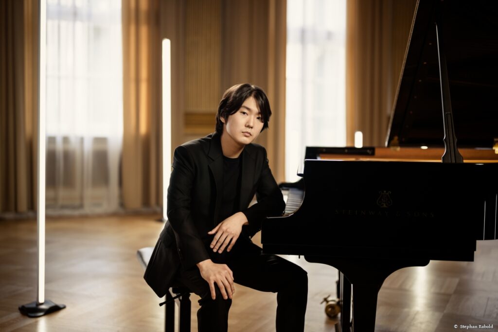 Seong-Jin Cho in Recital